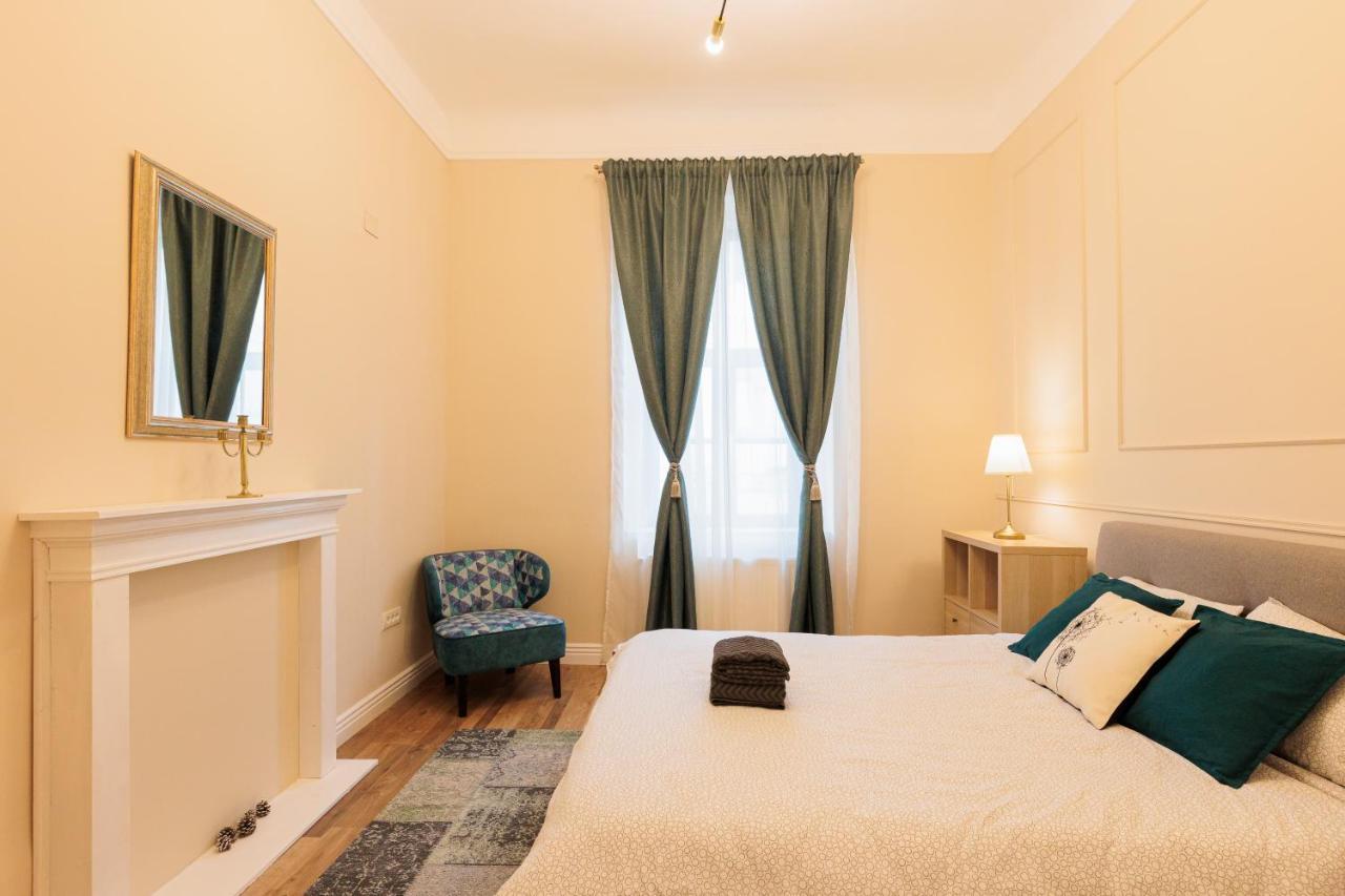 Cozy Apartment In The Historical City Center Temesvár Kültér fotó